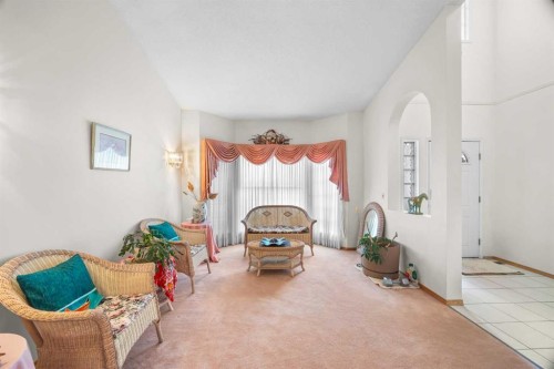 107 Hampshire Close Nw, Calgary, AB - Indoor Photo Showing Other Room