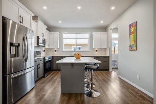 30 Wolf Crescent, Okotoks, AB - Indoor Photo Showing Kitchen With Upgraded Kitchen