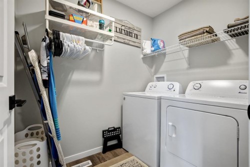 30 Wolf Crescent, Okotoks, AB - Indoor Photo Showing Laundry Room