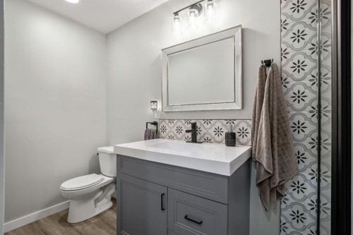 30 Wolf Crescent, Okotoks, AB - Indoor Photo Showing Bathroom