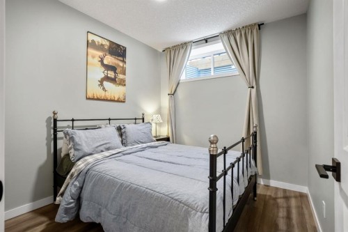 30 Wolf Crescent, Okotoks, AB - Indoor Photo Showing Bedroom