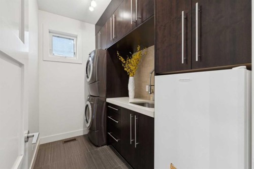 1711 27 Street Sw, Calgary, AB - Indoor Photo Showing Laundry Room