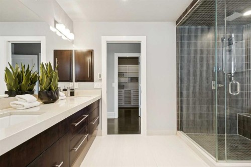 1711 27 Street Sw, Calgary, AB - Indoor Photo Showing Bathroom