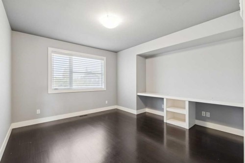 1711 27 Street Sw, Calgary, AB - Indoor Photo Showing Other Room