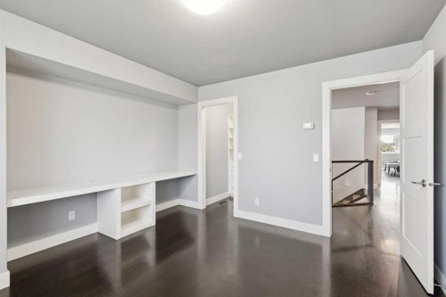 1711 27 Street Sw, Calgary, AB - Indoor Photo Showing Other Room