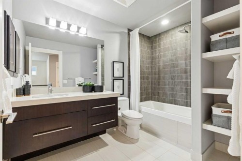 1711 27 Street Sw, Calgary, AB - Indoor Photo Showing Bathroom