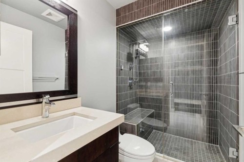 1711 27 Street Sw, Calgary, AB - Indoor Photo Showing Bathroom