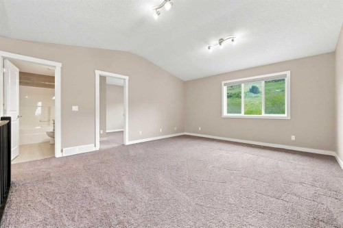 80 Sherwood Crescent Nw, Calgary, AB - Indoor Photo Showing Other Room