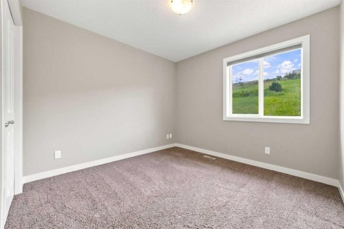 80 Sherwood Crescent Nw, Calgary, AB - Indoor Photo Showing Other Room