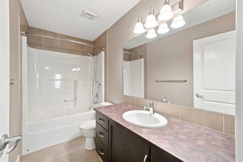 80 Sherwood Crescent Nw, Calgary, AB - Indoor Photo Showing Bathroom