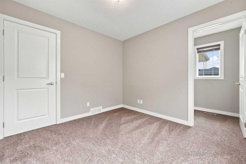 80 Sherwood Crescent Nw, Calgary, AB - Indoor Photo Showing Other Room