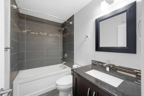 80 Sherwood Crescent Nw, Calgary, AB - Indoor Photo Showing Bathroom