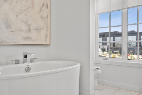 512-8155 8 Avenue Sw, Calgary, AB - Indoor Photo Showing Bathroom