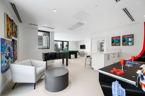 701-8375 Broadcast Avenue Sw, Calgary, AB - Indoor Photo Showing Other Room