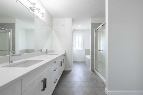 13 Quartz Gate, Balzac, AB 