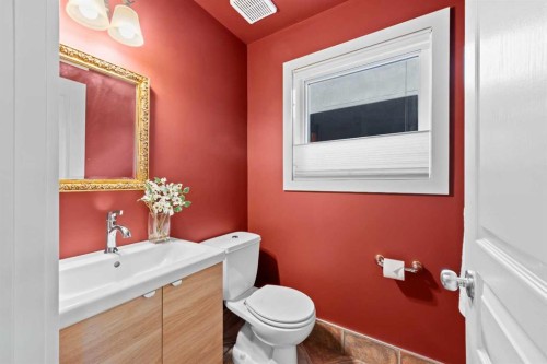415 28 Avenue Nw, Calgary, AB - Indoor Photo Showing Bathroom