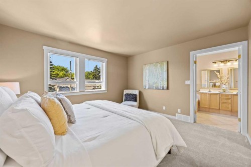 415 28 Avenue Nw, Calgary, AB - Indoor Photo Showing Bedroom