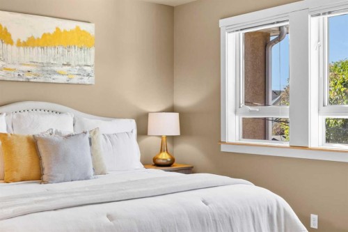415 28 Avenue Nw, Calgary, AB - Indoor Photo Showing Bedroom
