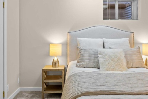 415 28 Avenue Nw, Calgary, AB - Indoor Photo Showing Bedroom
