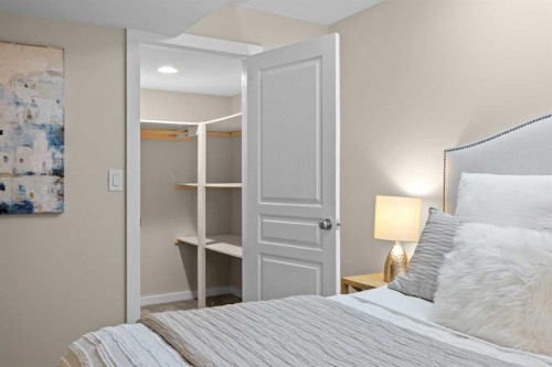 415 28 Avenue Nw, Calgary, AB - Indoor Photo Showing Bedroom
