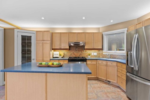 415 28 Avenue Nw, Calgary, AB - Indoor Photo Showing Kitchen