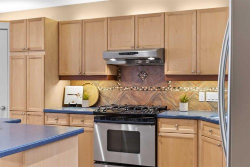 415 28 Avenue Nw, Calgary, AB - Indoor Photo Showing Kitchen