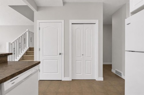 34 Royal Manor Nw, Calgary, AB 