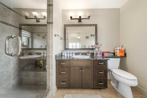 2 Discovery Ridge Heights Sw, Calgary, AB - Indoor Photo Showing Bathroom