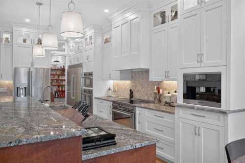 1640 16 Street Se, Calgary, AB - Indoor Photo Showing Kitchen With Upgraded Kitchen