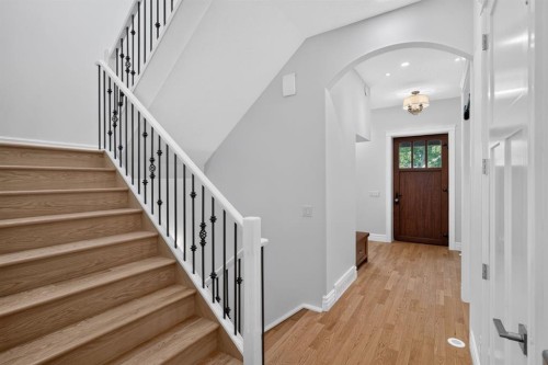 1640 16 Street Se, Calgary, AB - Indoor Photo Showing Other Room