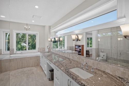 1640 16 Street Se, Calgary, AB - Indoor Photo Showing Bathroom