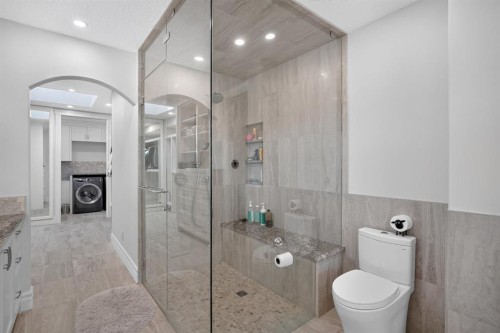 1640 16 Street Se, Calgary, AB - Indoor Photo Showing Bathroom