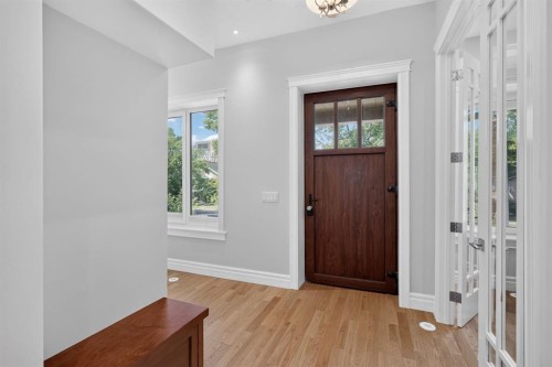 1640 16 Street Se, Calgary, AB - Indoor Photo Showing Other Room