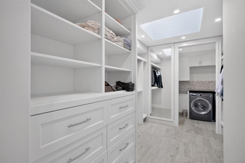 1640 16 Street Se, Calgary, AB - Indoor With Storage