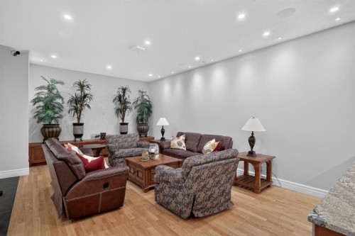 1640 16 Street Se, Calgary, AB - Indoor Photo Showing Other Room