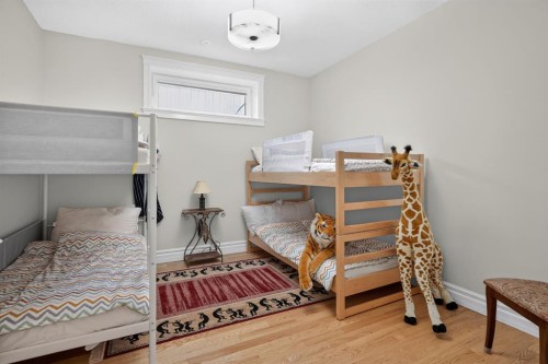 1640 16 Street Se, Calgary, AB - Indoor Photo Showing Bedroom