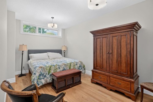 1640 16 Street Se, Calgary, AB - Indoor Photo Showing Bedroom