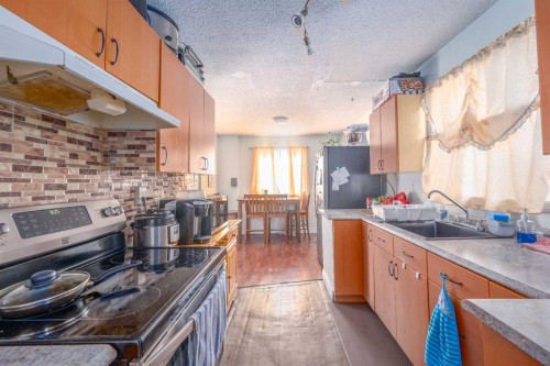7627 24A Street Se, Calgary, AB 
