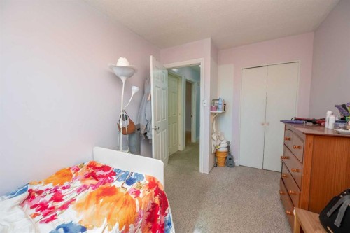7627 24A Street Se, Calgary, AB 