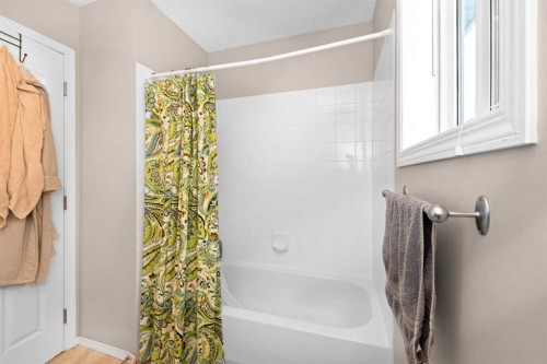 40 Hidden Point Nw, Calgary, AB 
