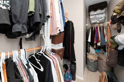 40 Hidden Point Nw, Calgary, AB 