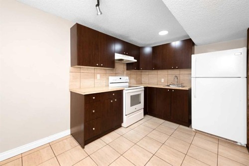 40 Hidden Point Nw, Calgary, AB 