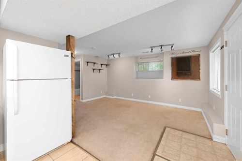 40 Hidden Point Nw, Calgary, AB 