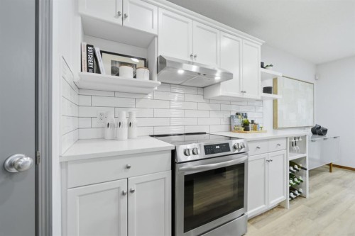 2020 Bridlemeadows Manor Sw, Calgary, AB - Indoor Photo Showing Kitchen With Upgraded Kitchen