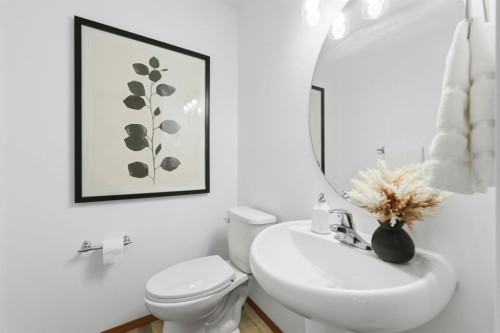 2020 Bridlemeadows Manor Sw, Calgary, AB - Indoor Photo Showing Bathroom