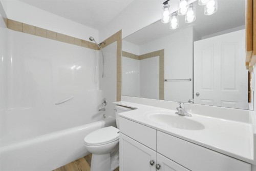 2020 Bridlemeadows Manor Sw, Calgary, AB - Indoor Photo Showing Bathroom