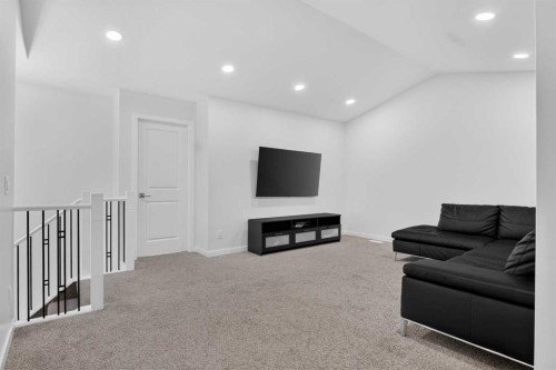 274 Lucas Place Nw, Calgary, AB 