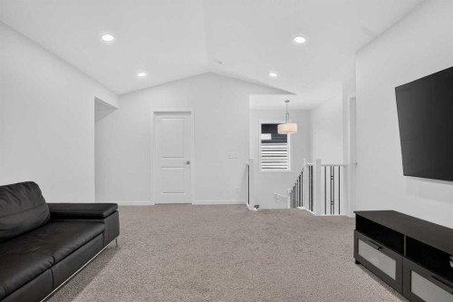 274 Lucas Place Nw, Calgary, AB 