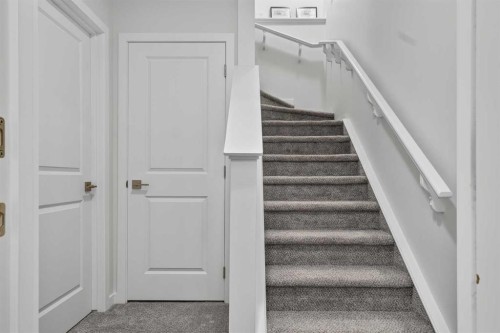 274 Lucas Place Nw, Calgary, AB 