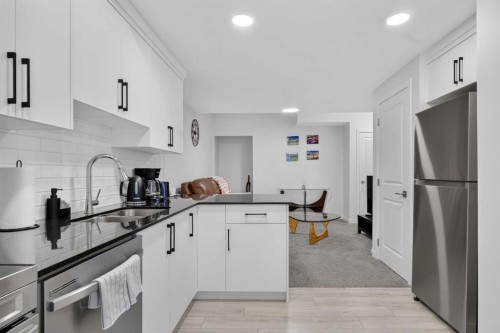 274 Lucas Place Nw, Calgary, AB 